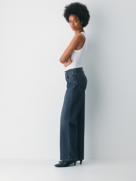 Aritzia Denim - Aritzia Denim Forum The Farrah High Rise Wide Size 29 medium dark wash 30.5”